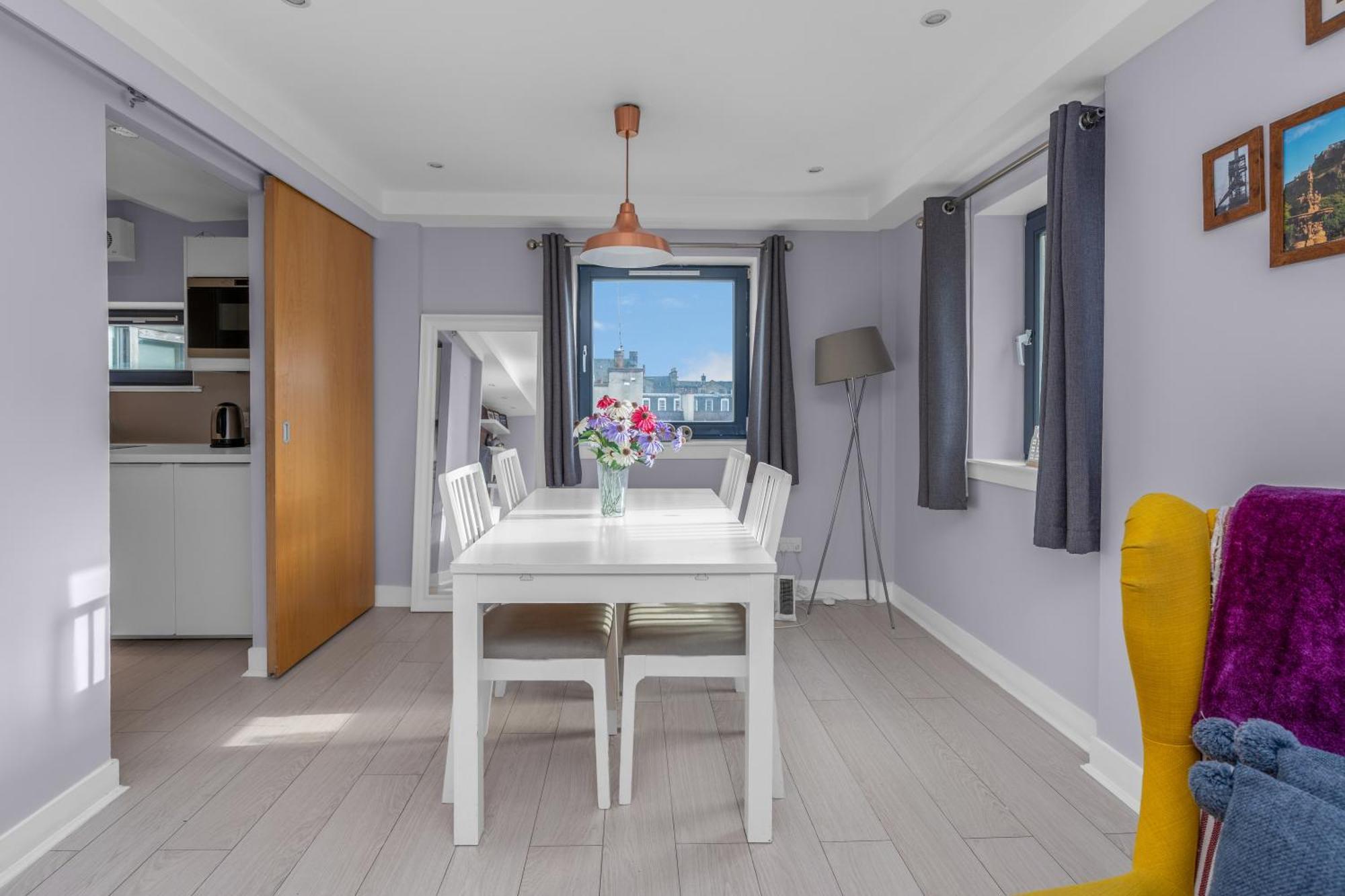 Gorgeous Old Town Hideaway Apartment EDI